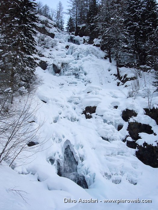 03 La statua della cascata ghiacciata.JPG